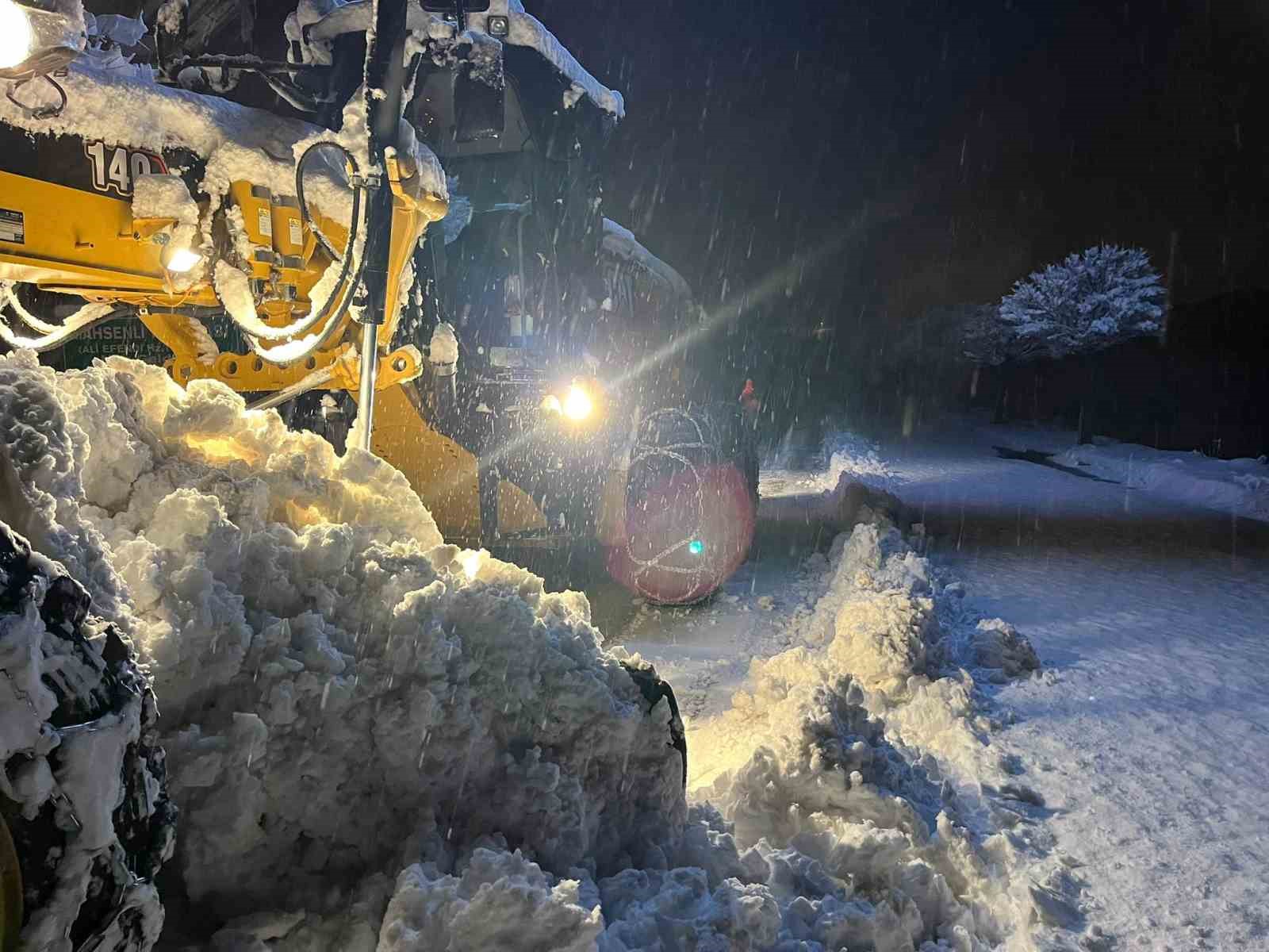 Kırşehir&rsquo;de kapanan yollar a&ccedil;ıldı
