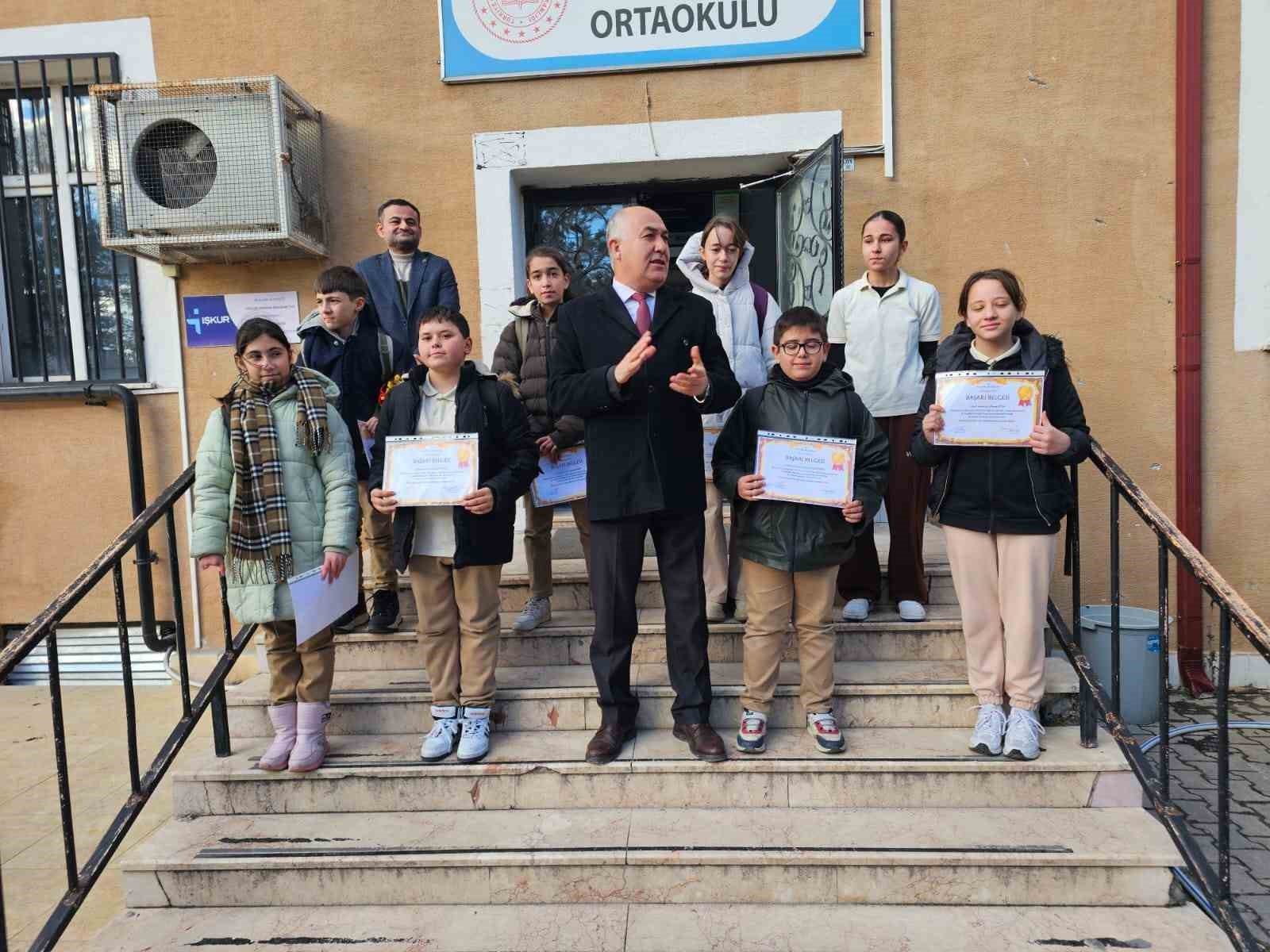 Emirdağ Ortaokulu&rsquo;nun &lsquo;Ayın &Ouml;ğrencileri&rsquo; &ouml;d&uuml;llendirildi
