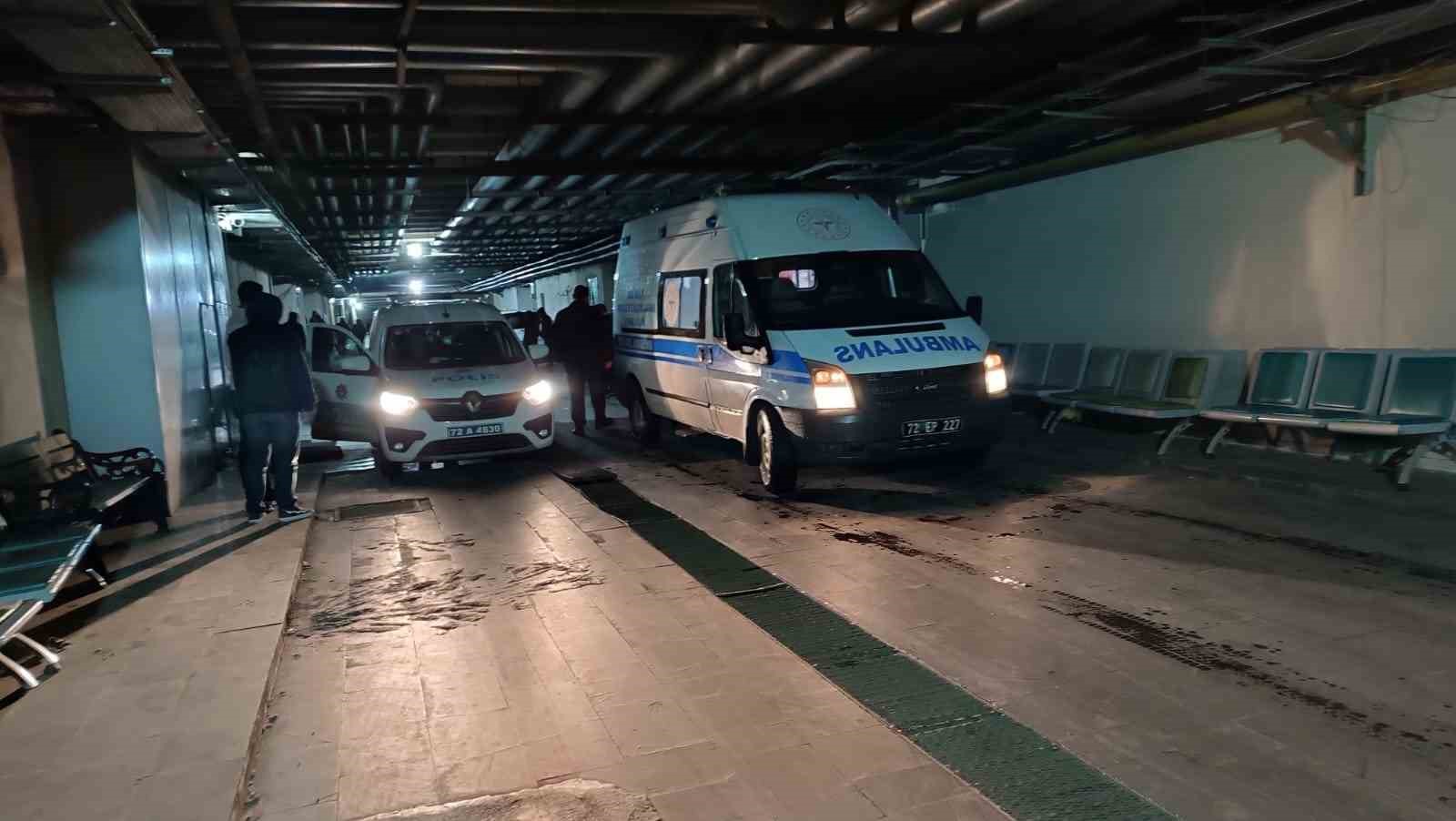 Balkondan düşen genç kadın hayatını kaybetti