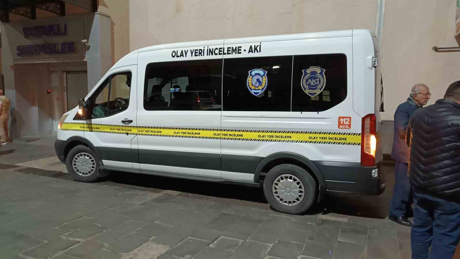 Balkondan d&uuml;şen gen&ccedil; kadın hayatını kaybetti
