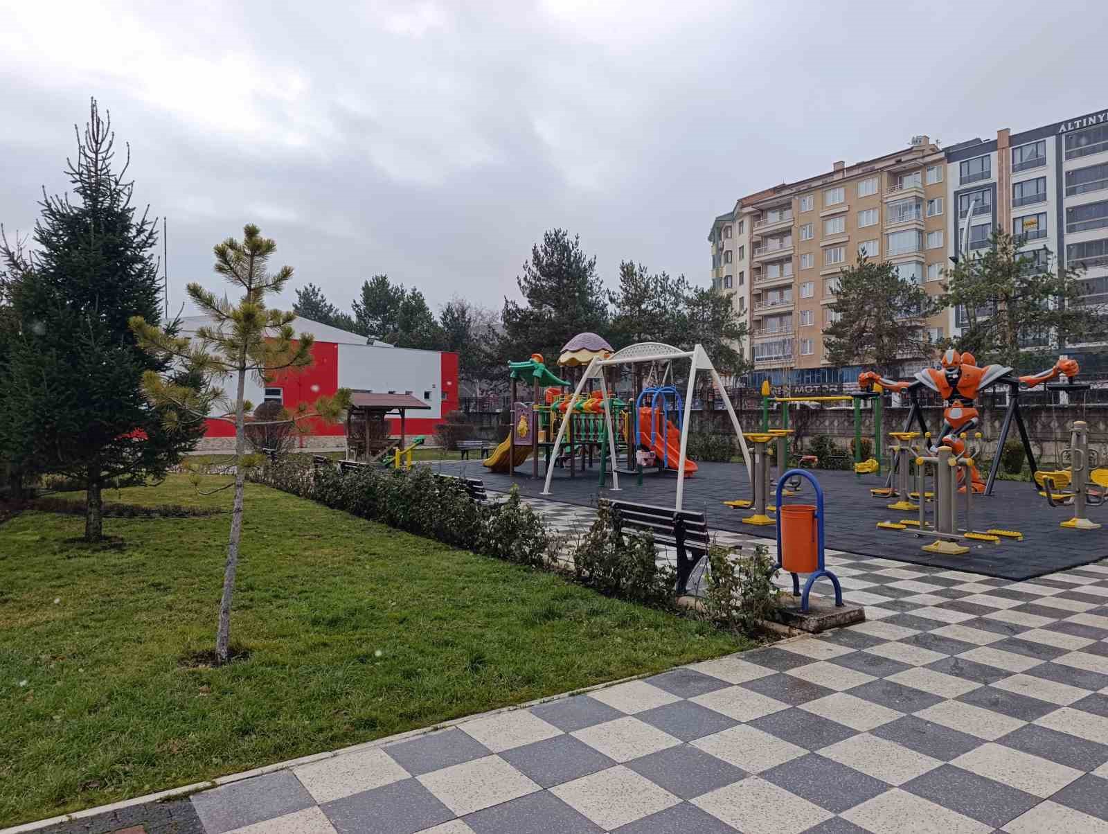 Afyonkarahisar’da beklenen kar yağışı başladı