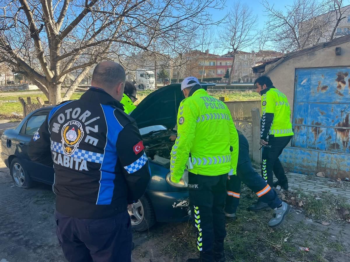 Kırklareli’nde atıl durumdaki park edilmiş araçlar kaldırılıyor