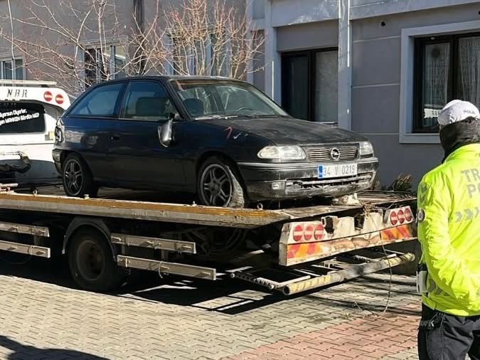 Kırklareli&rsquo;nde atıl durumdaki park edilmiş ara&ccedil;lar kaldırılıyor
