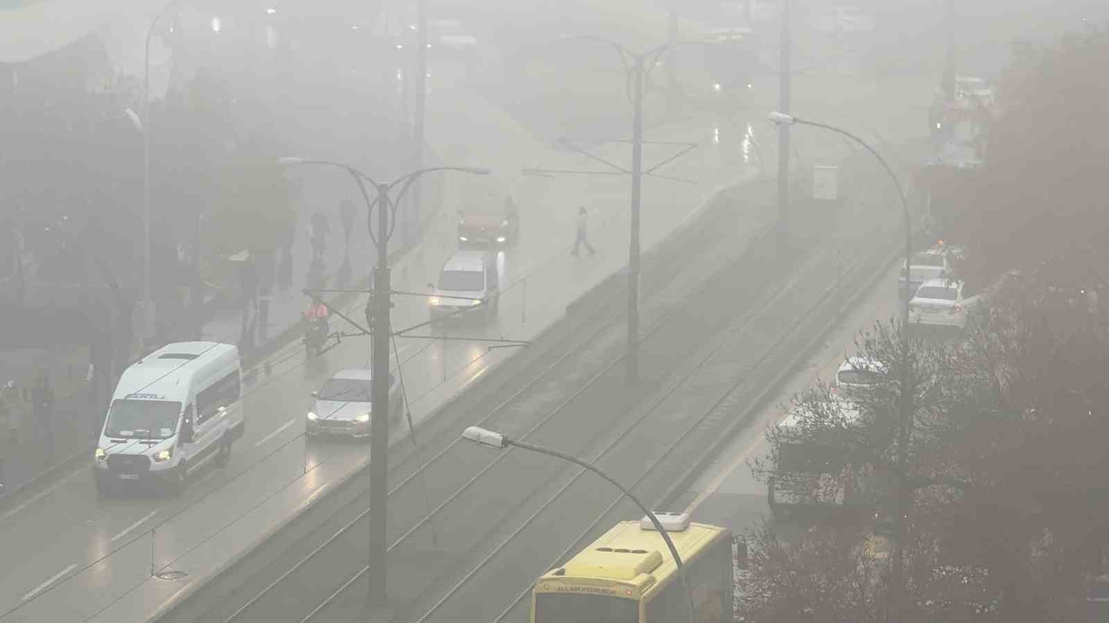 Gaziantep’te etkili olan sis görüş mesafesini düşürdü