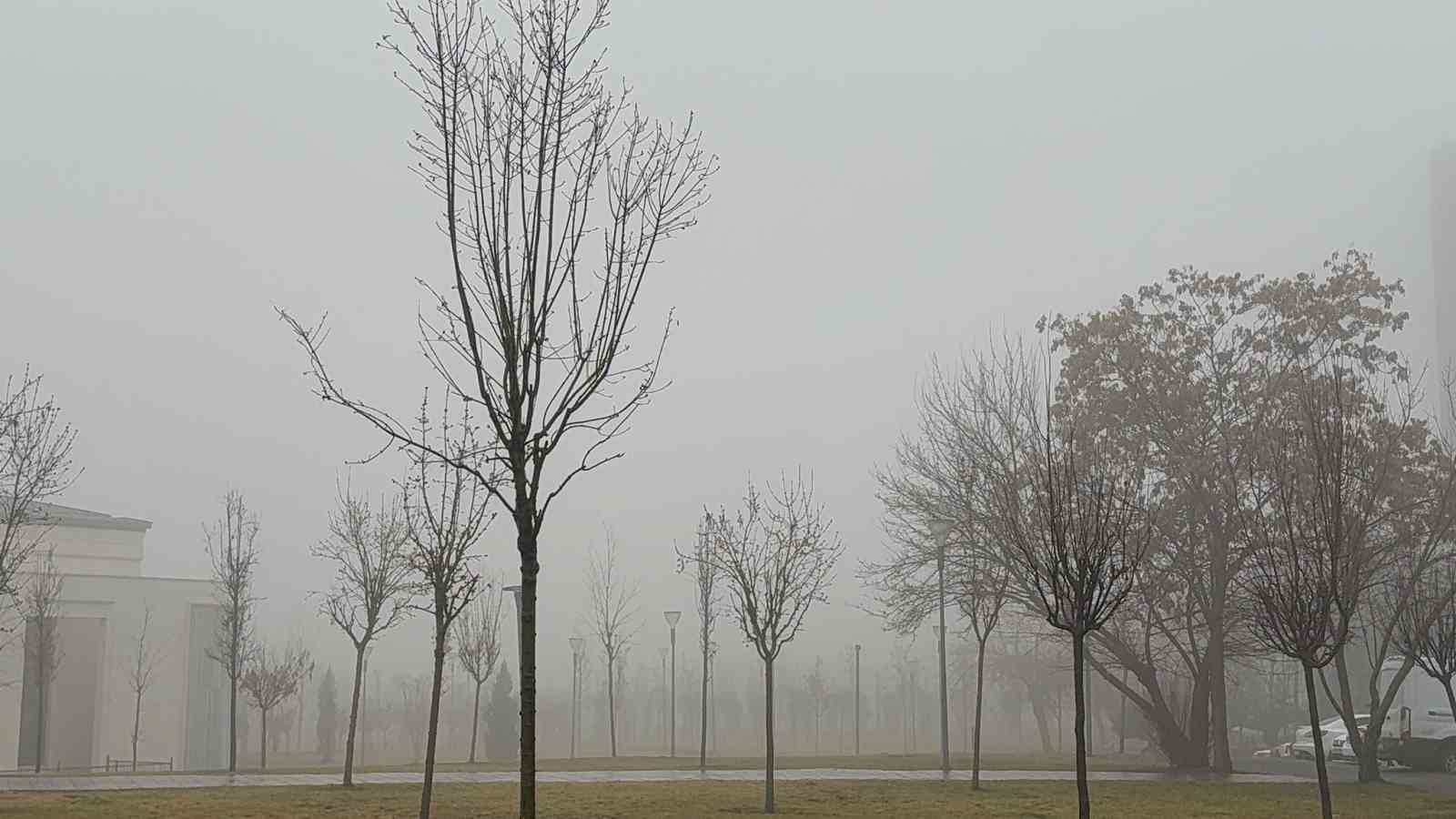 Gaziantep&rsquo;te etkili olan sis g&ouml;r&uuml;ş mesafesini d&uuml;ş&uuml;rd&uuml;
