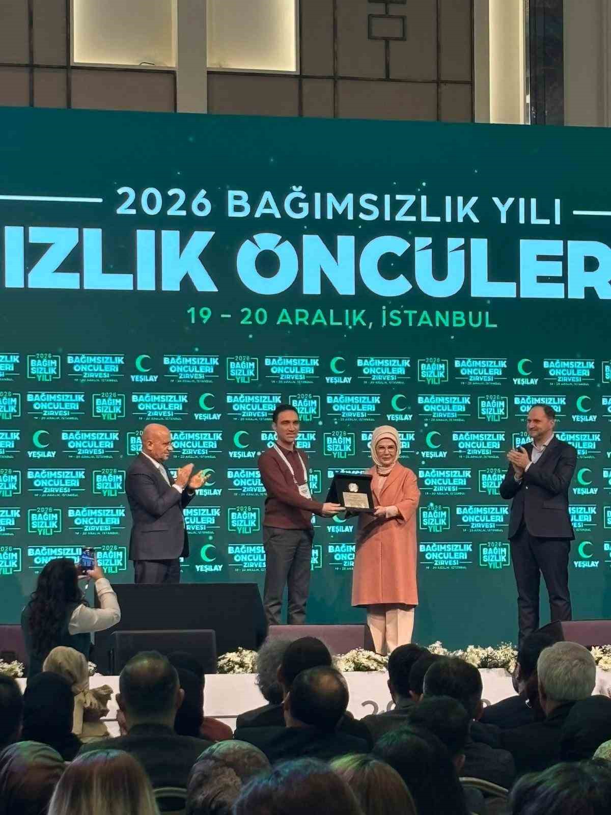 Yeşilay Erzurum Şubesi&rsquo;ne anlamlı &ouml;d&uuml;l
