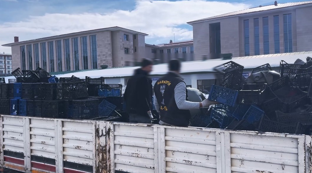 Van&rsquo;da 39 kilo 340 gram skunk maddesi ele ge&ccedil;irildi
