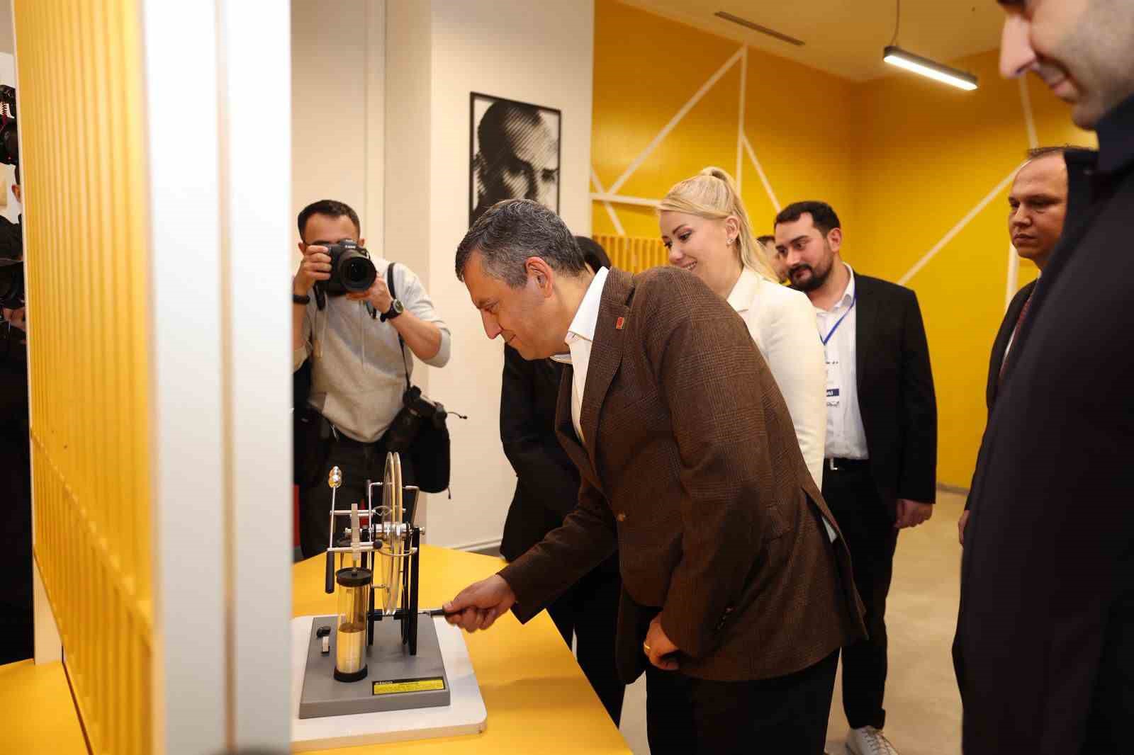 CHP Genel Başkanı &Ouml;zg&uuml;r &Ouml;zel&rsquo;den Başkan Doğana &ouml;vg&uuml; dolu s&ouml;zler
