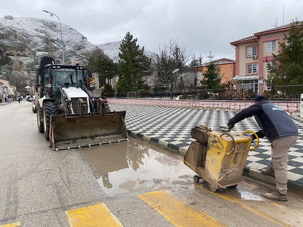 Tıkalı yağmur suyu giderleri a&ccedil;ılıyor
