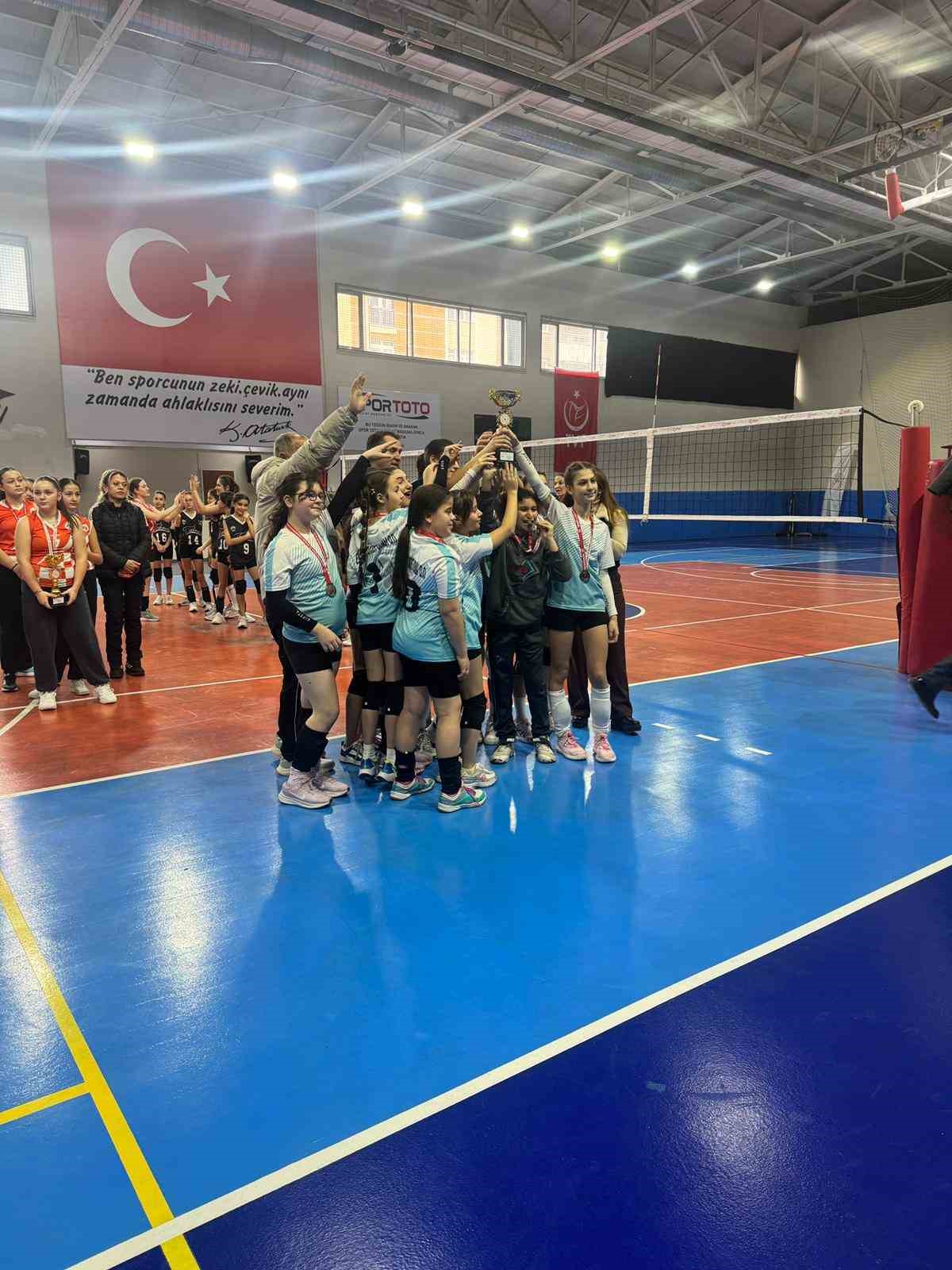 &rsquo;Voleybol K&uuml;&ccedil;&uuml;k Kız M&uuml;sabakaları&rsquo; tamamlandı
