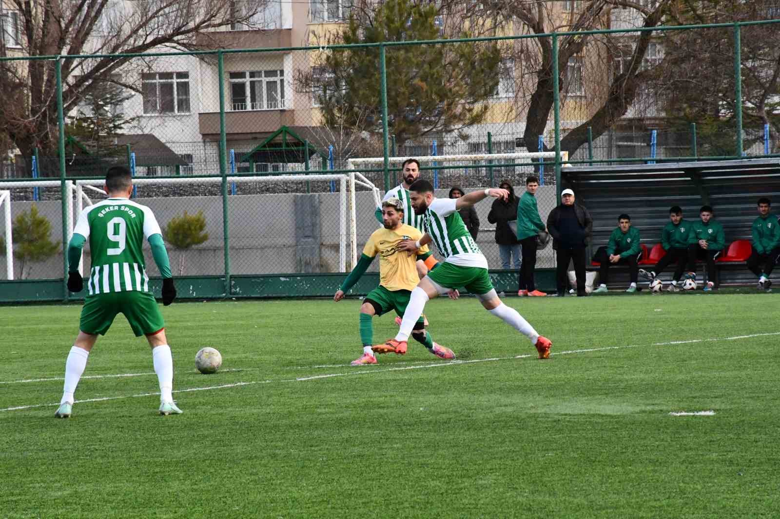 Kayseri Şekerspor 4 golle ge&ccedil;ti
