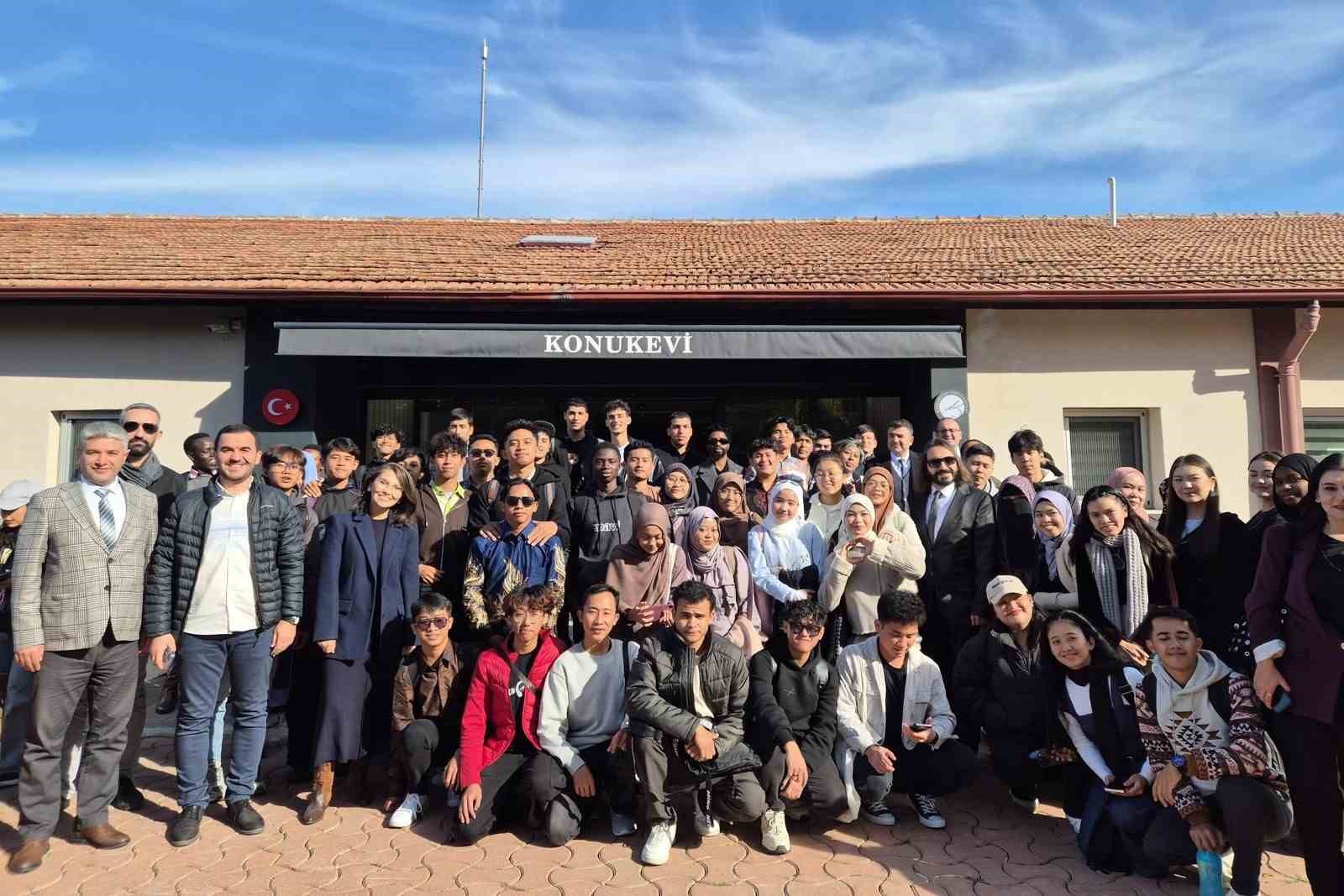 23 farklı ülkeden 111 öğrenci Türkçe eğitimi alıyor