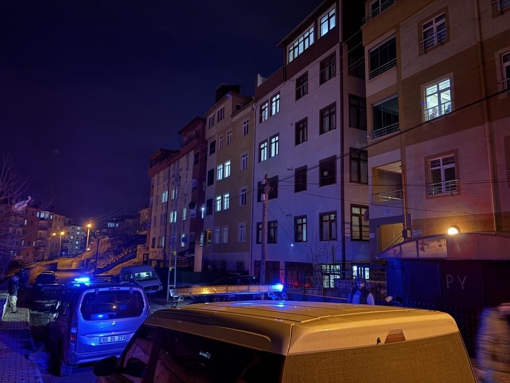 Tartıştığı erkek arkadaşını banyoda bı&ccedil;aklayarak &ouml;ld&uuml;ren kadın tutuklandı
