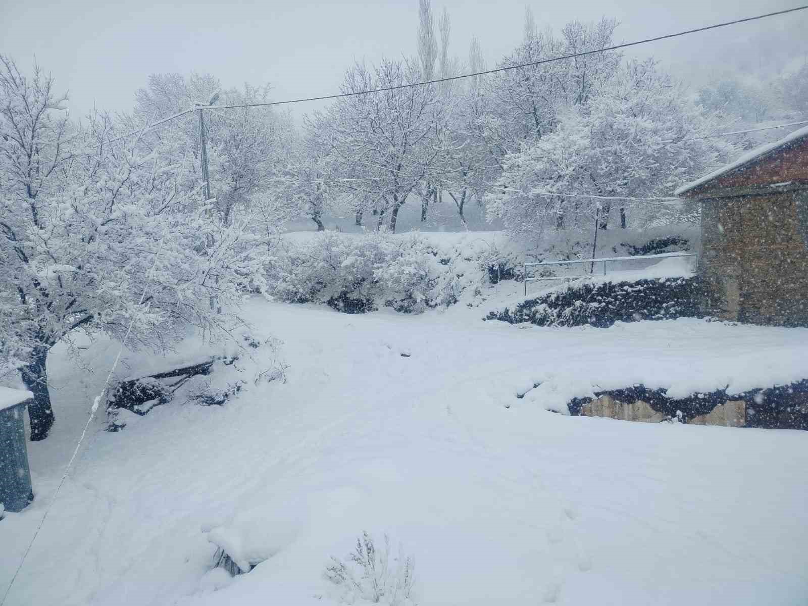 P&uuml;t&uuml;rge&rsquo;de kar kalınlığı 1 metreye yaklaştı
