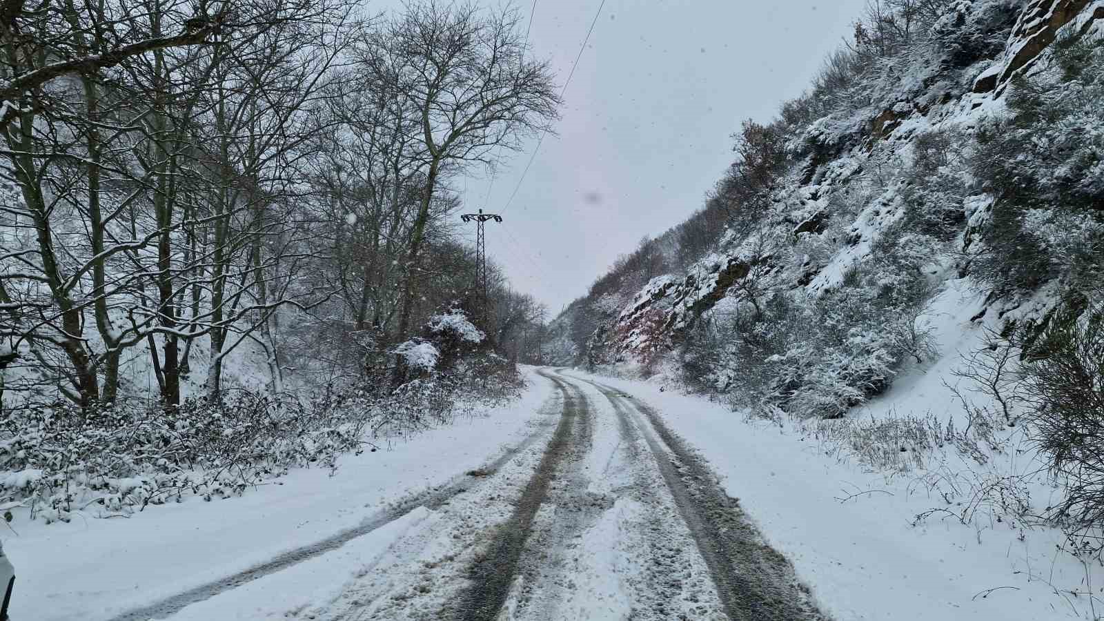 Tekirdağ&rsquo;ın y&uuml;ksek kesimleri yağan karla beyaza b&uuml;r&uuml;nd&uuml;
