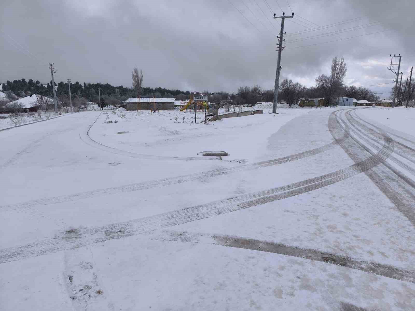 Afyonkarahisar&rsquo;ın y&uuml;ksek kesimlerinde kar etkisini g&ouml;sterdi
