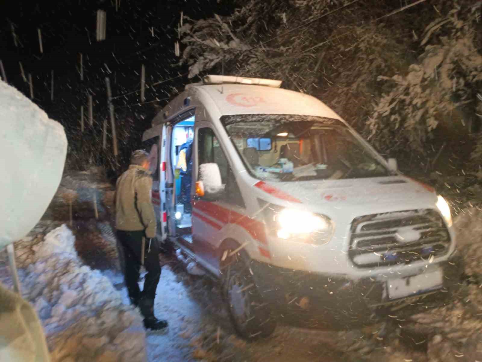 Malatya&rsquo;da yolda mahsur kalan vatandaşları belediye ekipleri kurtardı
