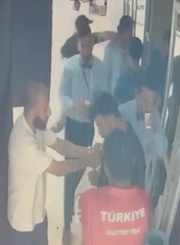 Bı&ccedil;aklı saldırıya uğrayan Azerbaycan Muaythai Federasyonu Başkanı Musayev: "Tehlike halen devam ediyor, hayatım her an tehdit altında"
