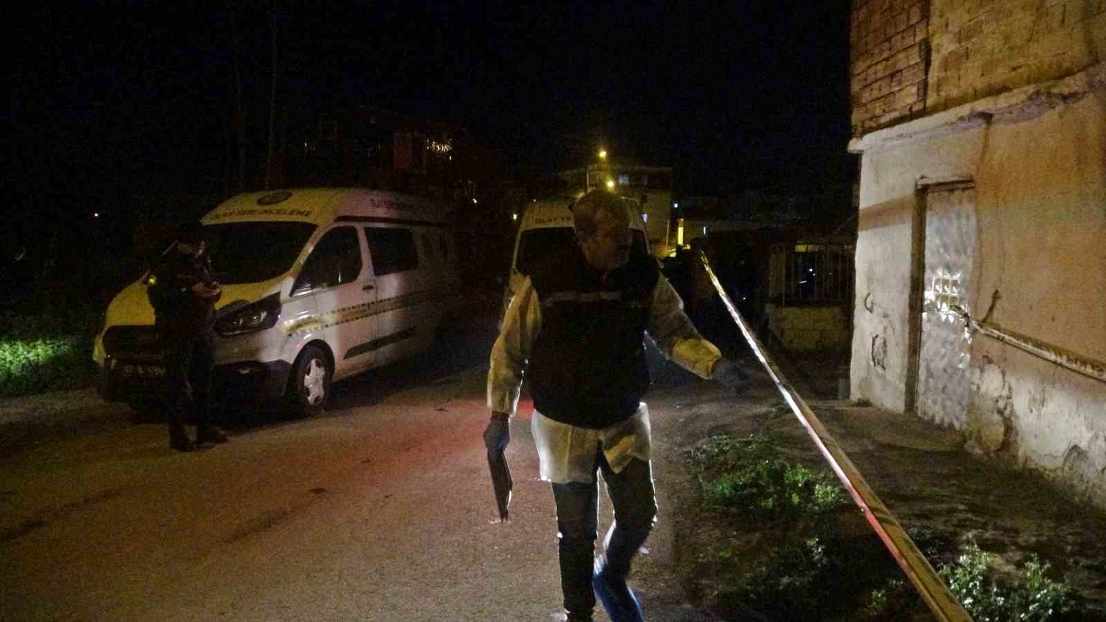 Antalya&rsquo;da gecekondu yangını: 1 &ouml;l&uuml;, 1 yaralı
