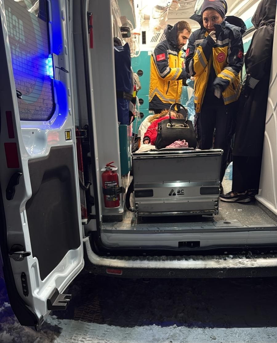 Muş&rsquo;ta hasta &ccedil;ocuğa ulaşmak i&ccedil;in ekipler seferber oldu
