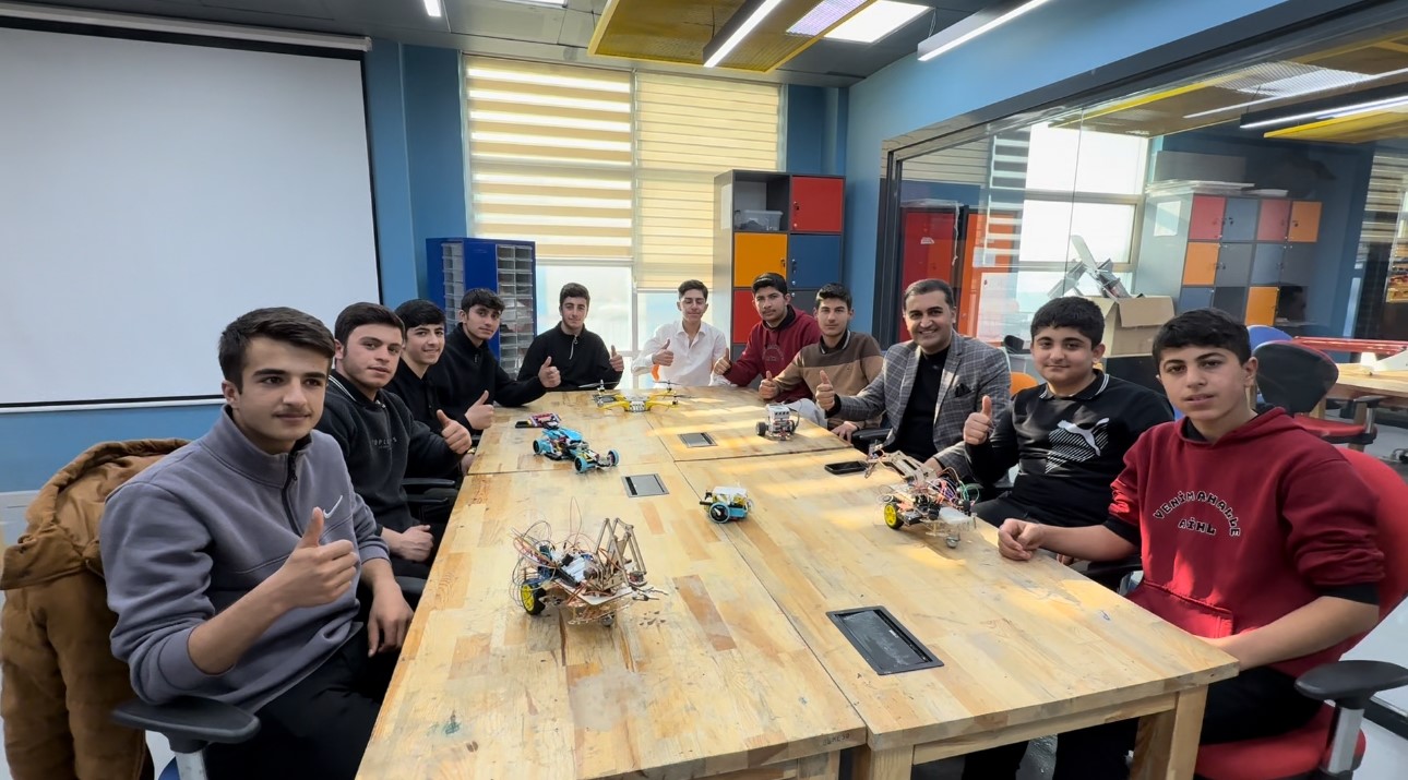 Yüksekova’da ilk robotik takımı ’Bezoar’ İstanbul yolcusu