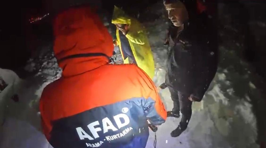 Adıyaman&rsquo;da ahır &ccedil;&ouml;kt&uuml;, 3 b&uuml;y&uuml;kbaş hayvan telef oldu
