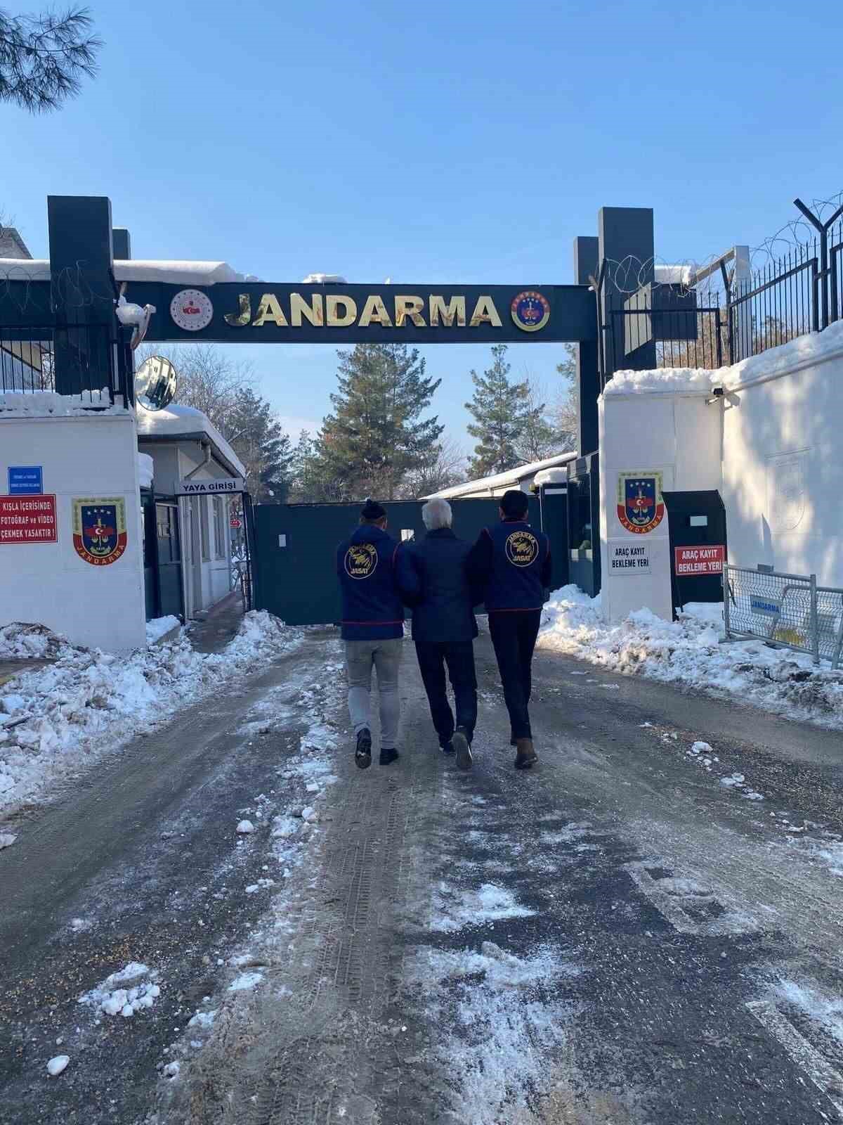 Diyarbakır&rsquo;da farklı su&ccedil;lardan araması bulunan 140 kişi yakalandı
