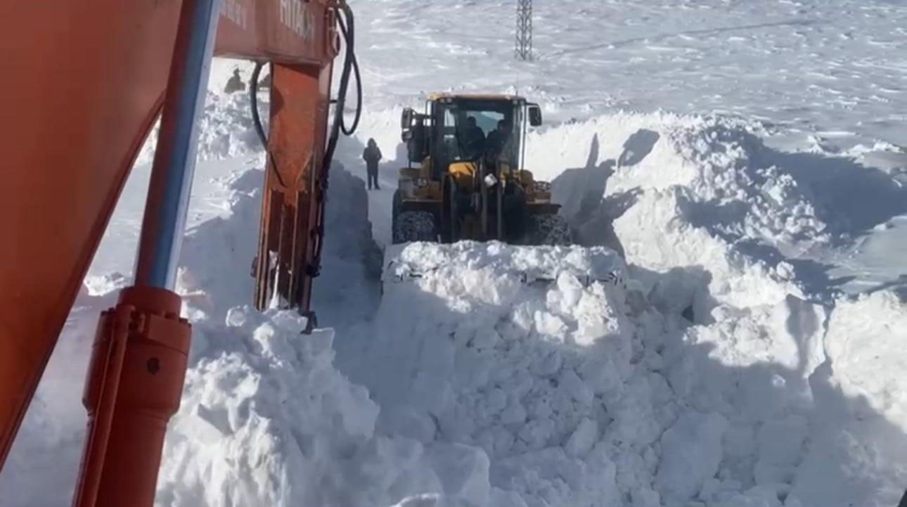 Şırnak&rsquo;ta yol a&ccedil;ma &ccedil;alışmalarına DSİ de dahil oldu
