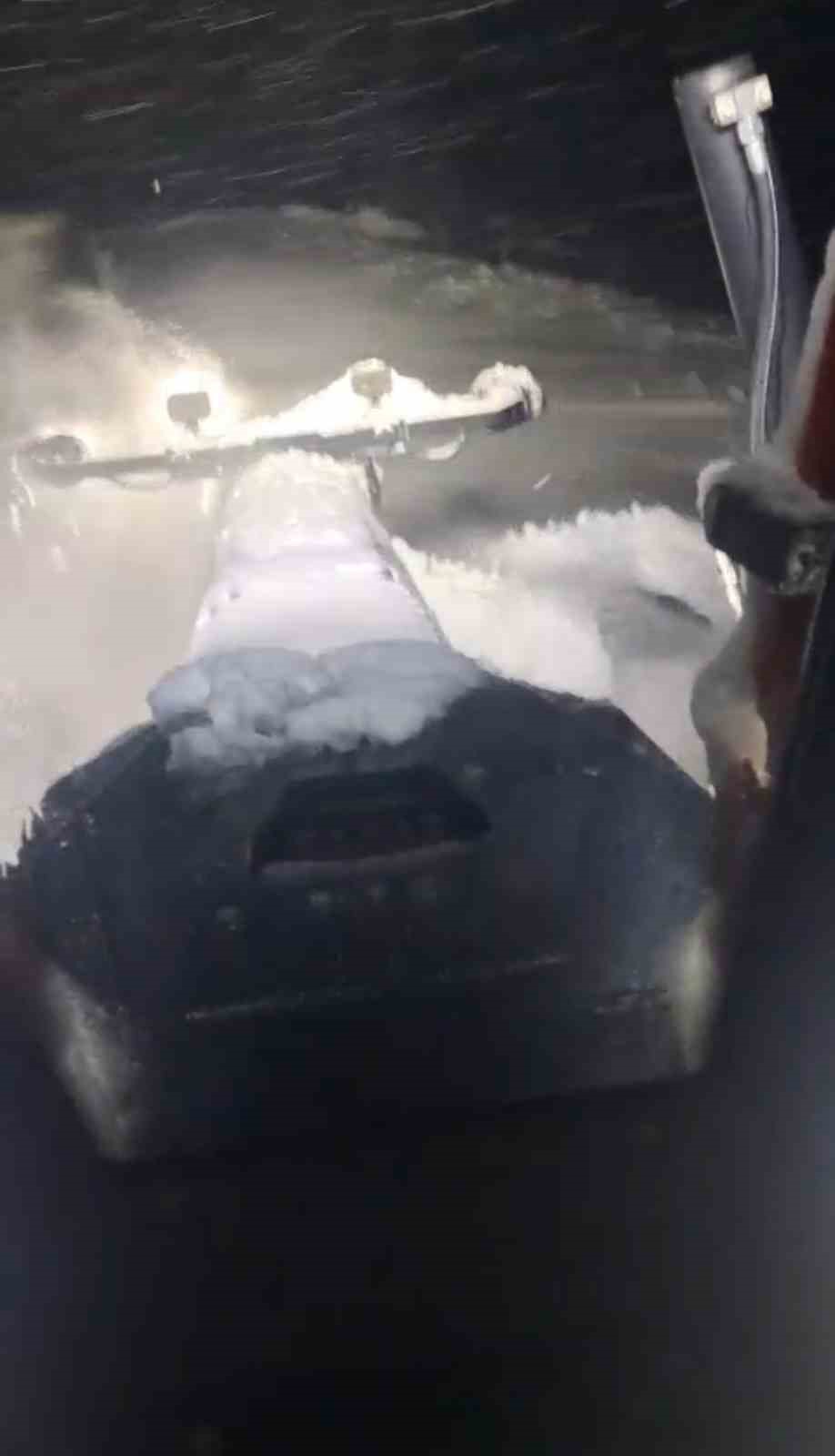 Bing&ouml;l genelinde karla m&uuml;cadele s&uuml;r&uuml;yor, 219 k&ouml;y yolu kapalı
