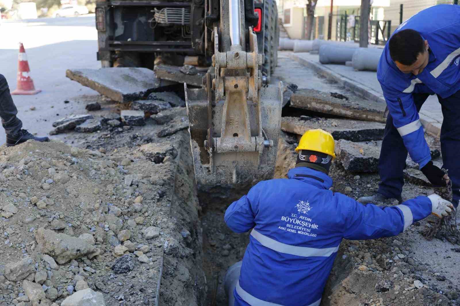 Büyükşehir’in Kuşadası’nda altyapı çalışmaları sürüyor