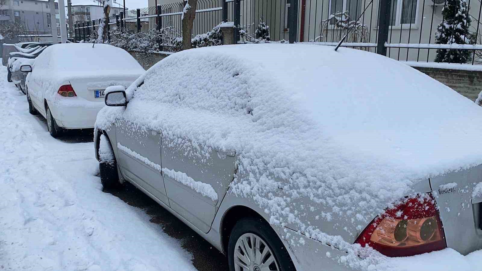 Bolu güne karla uyandı