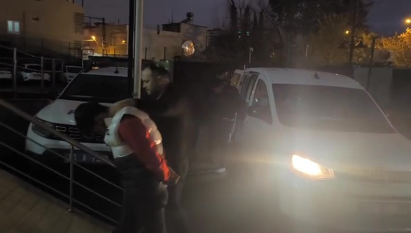 Parfüm hırsızları adli kontrol şartıyla serbest kaldı