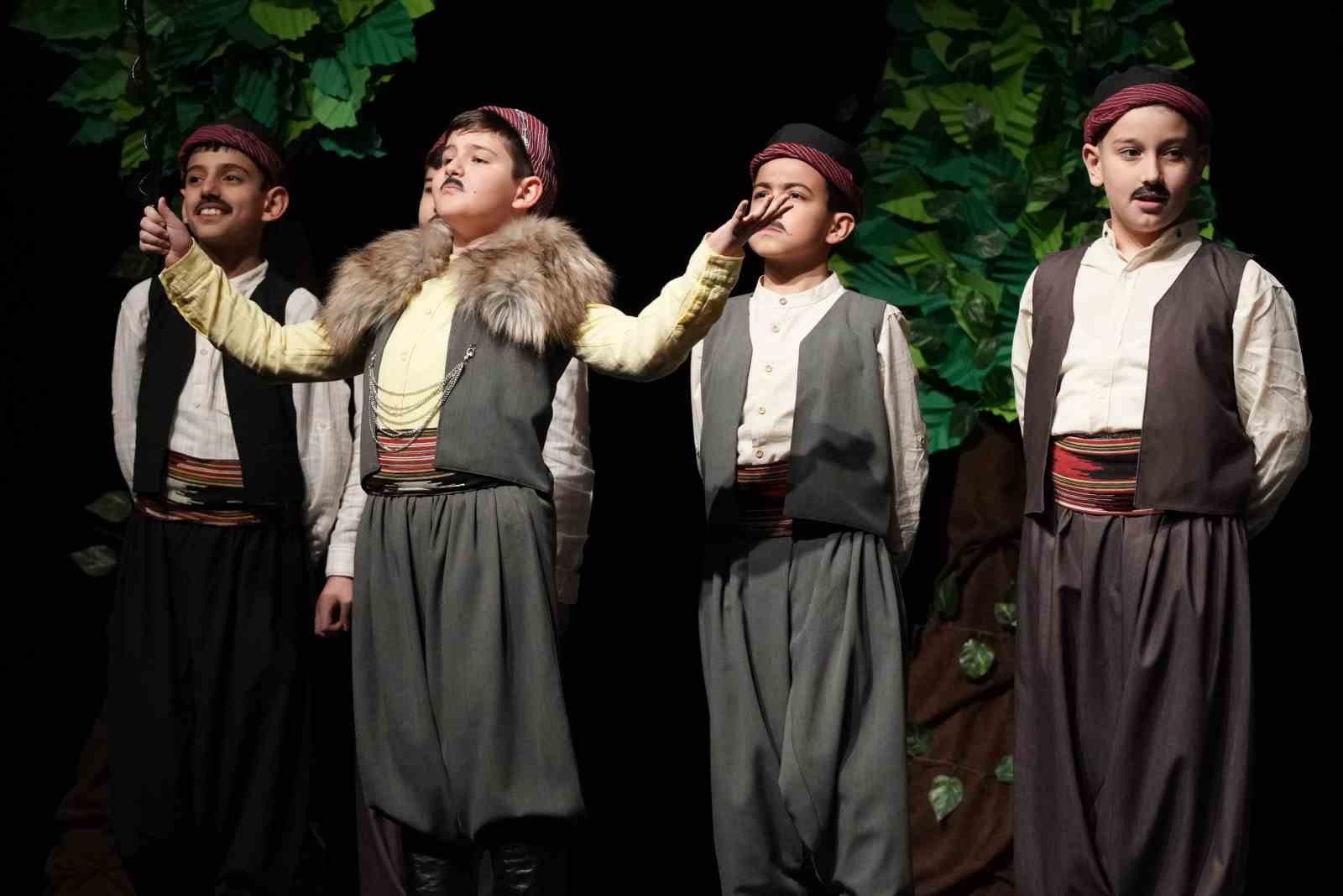 Sahnenin yıldızları g&ouml;z kamaştırdı
