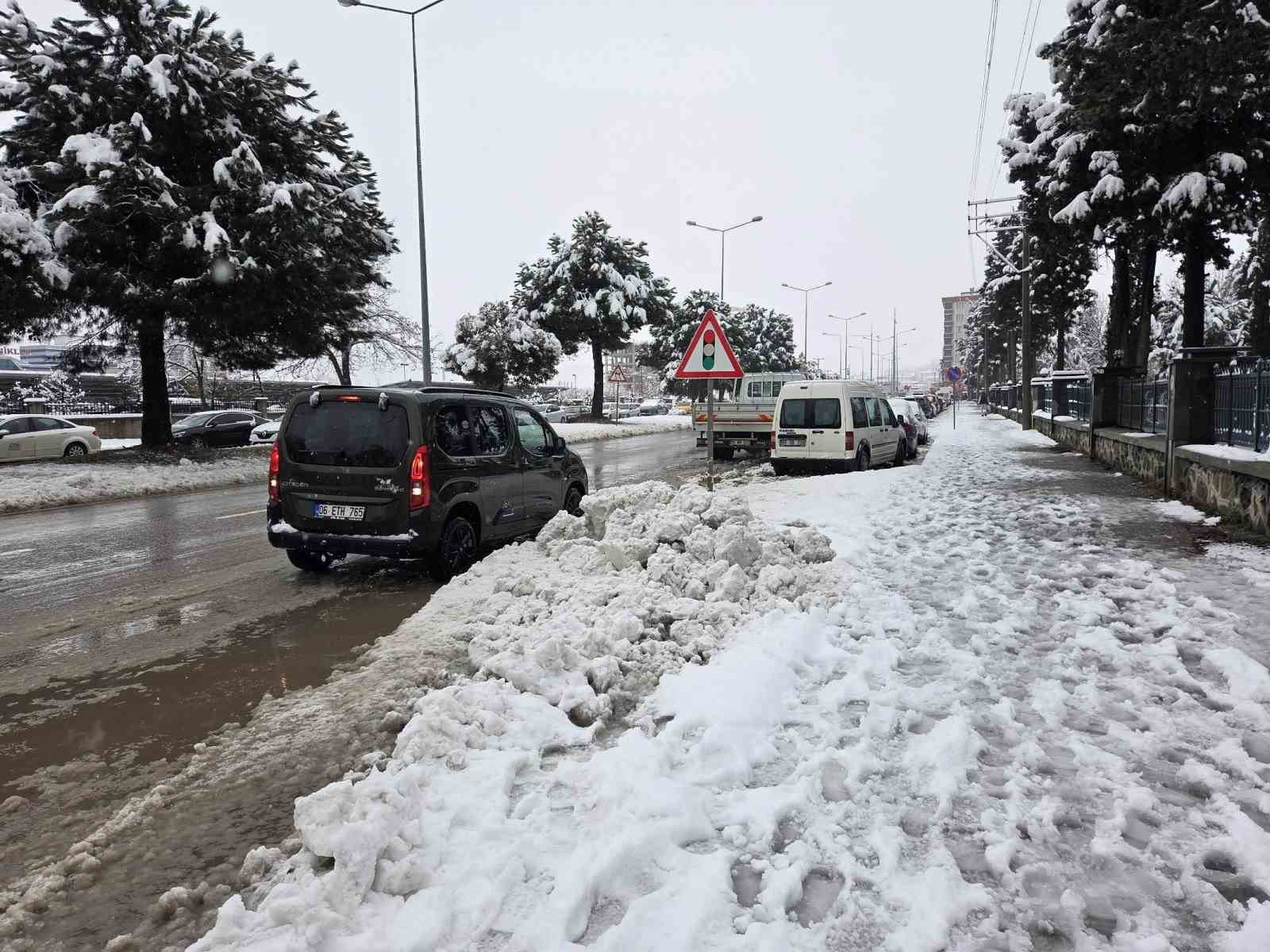 Samsun&rsquo;u Balkan soğuğu vurdu: Y&uuml;kseklerde kar 50 santime ulaştı
