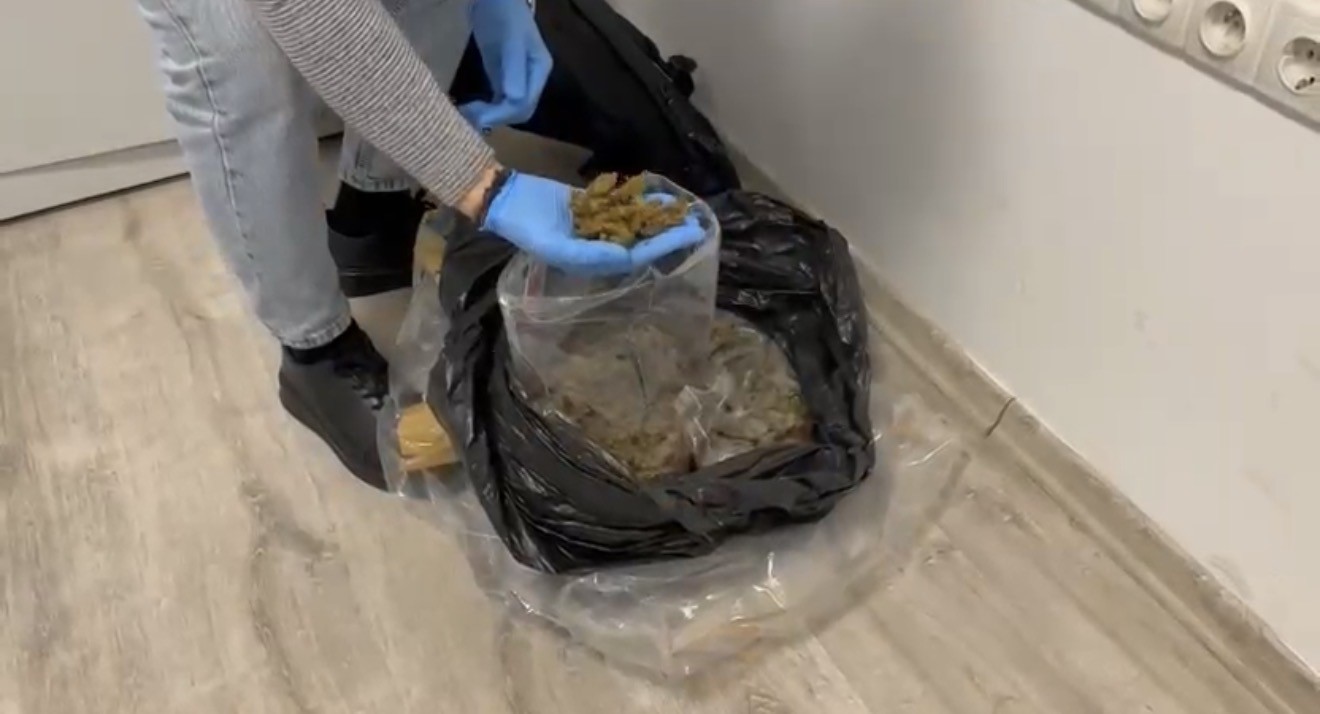 Samsun&rsquo;da uyuşturucu ve ruhsatsız silah ele ge&ccedil;irildi
