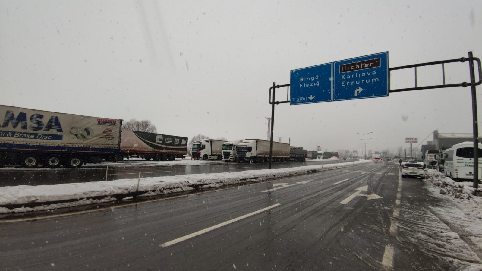 Bing&ouml;l genelinde kar yağışı etkisini s&uuml;rd&uuml;r&uuml;yor
