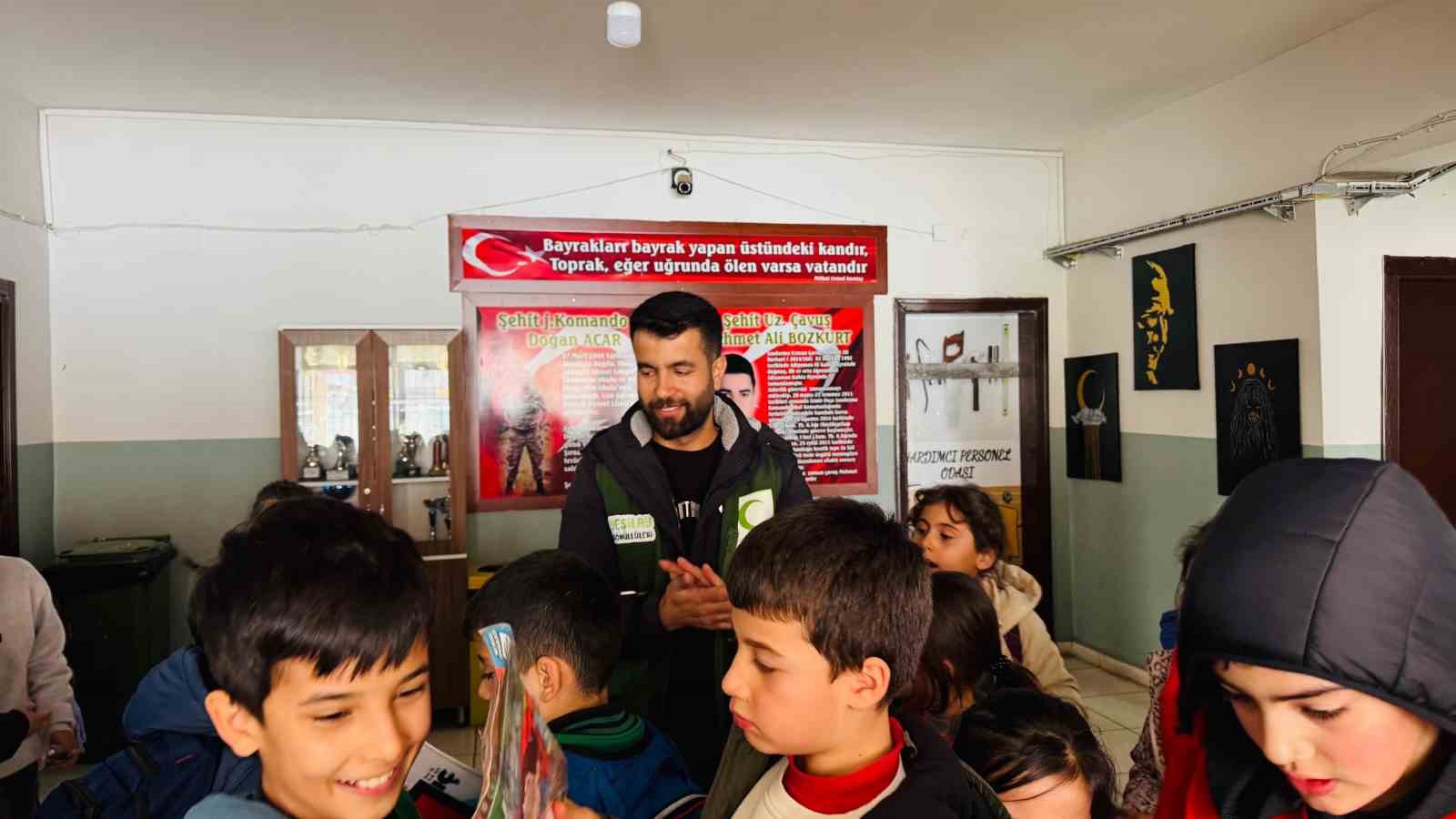 Yeşilay okullarda bağımlılıkla mücadele eğitimlerine devam ediyor