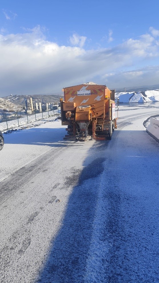 Sultangazi&rsquo;de kar alarmı
