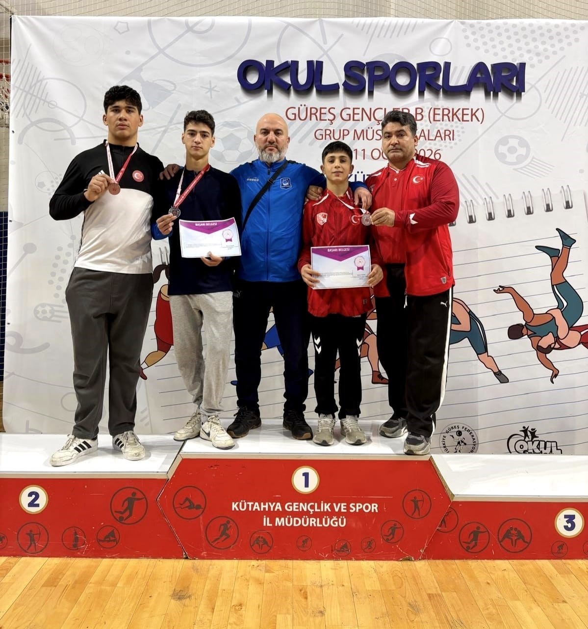 Yunusemre Belediyesporlu güreşçiler Kütahya’dan üç madalyayla döndü
