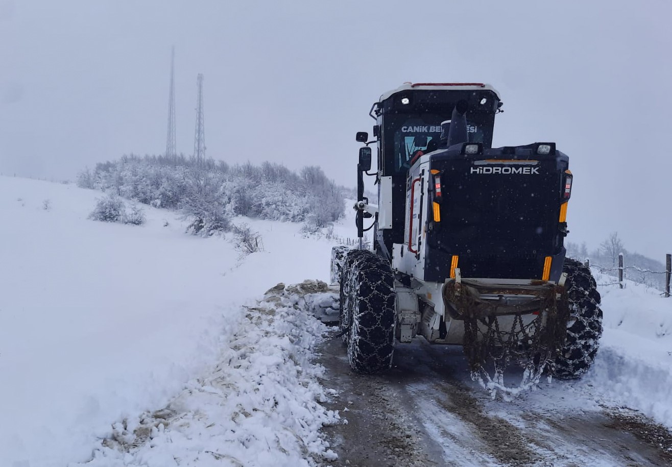 Başkan Sandık&ccedil;ı&rsquo;dan karla m&uuml;cadele &ccedil;alışmalarına yakın takip
