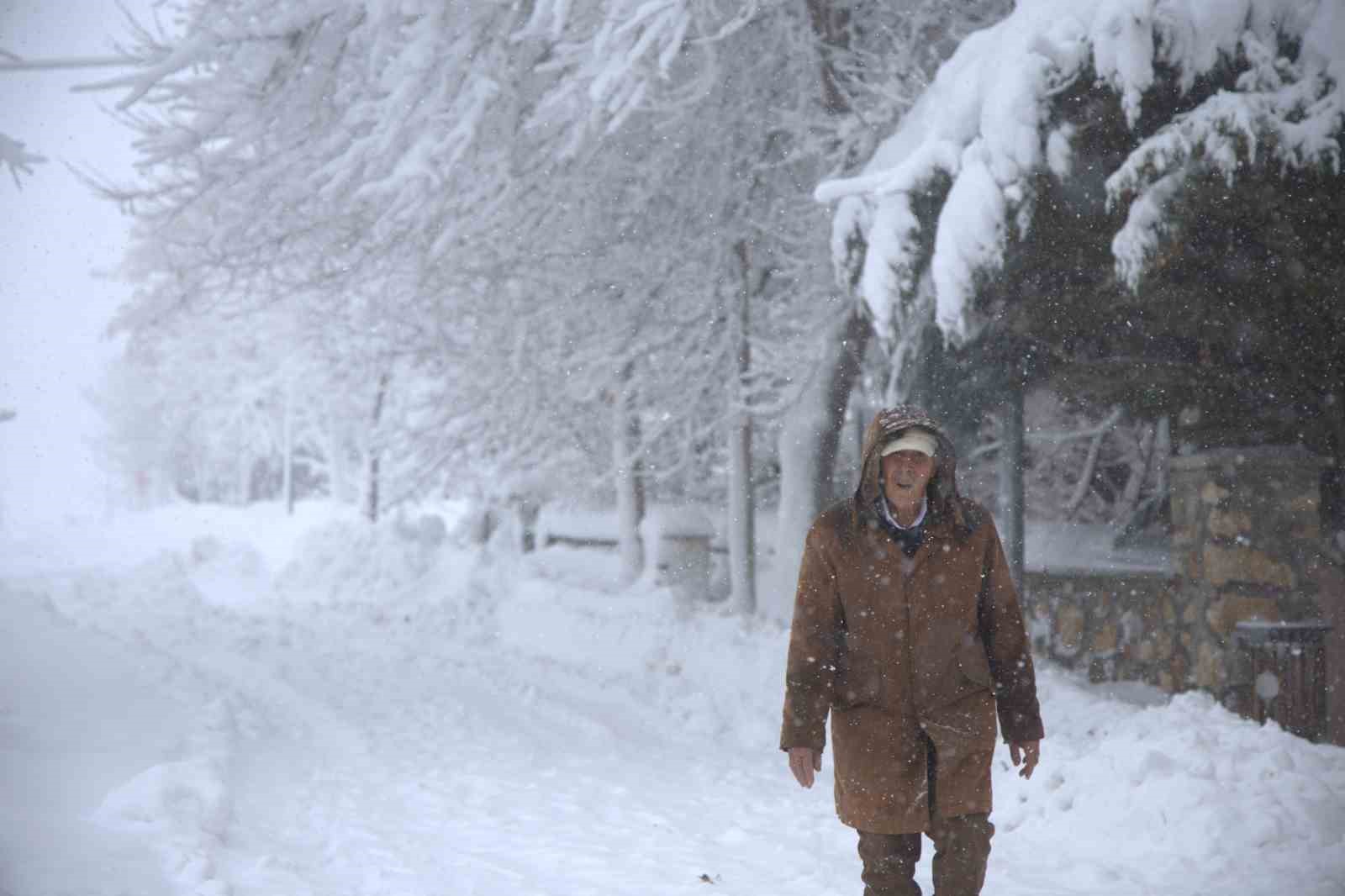 Yoğun kar yağışı Harput’u yuttu, 4 bin yıllık tarih gözden kayboldu