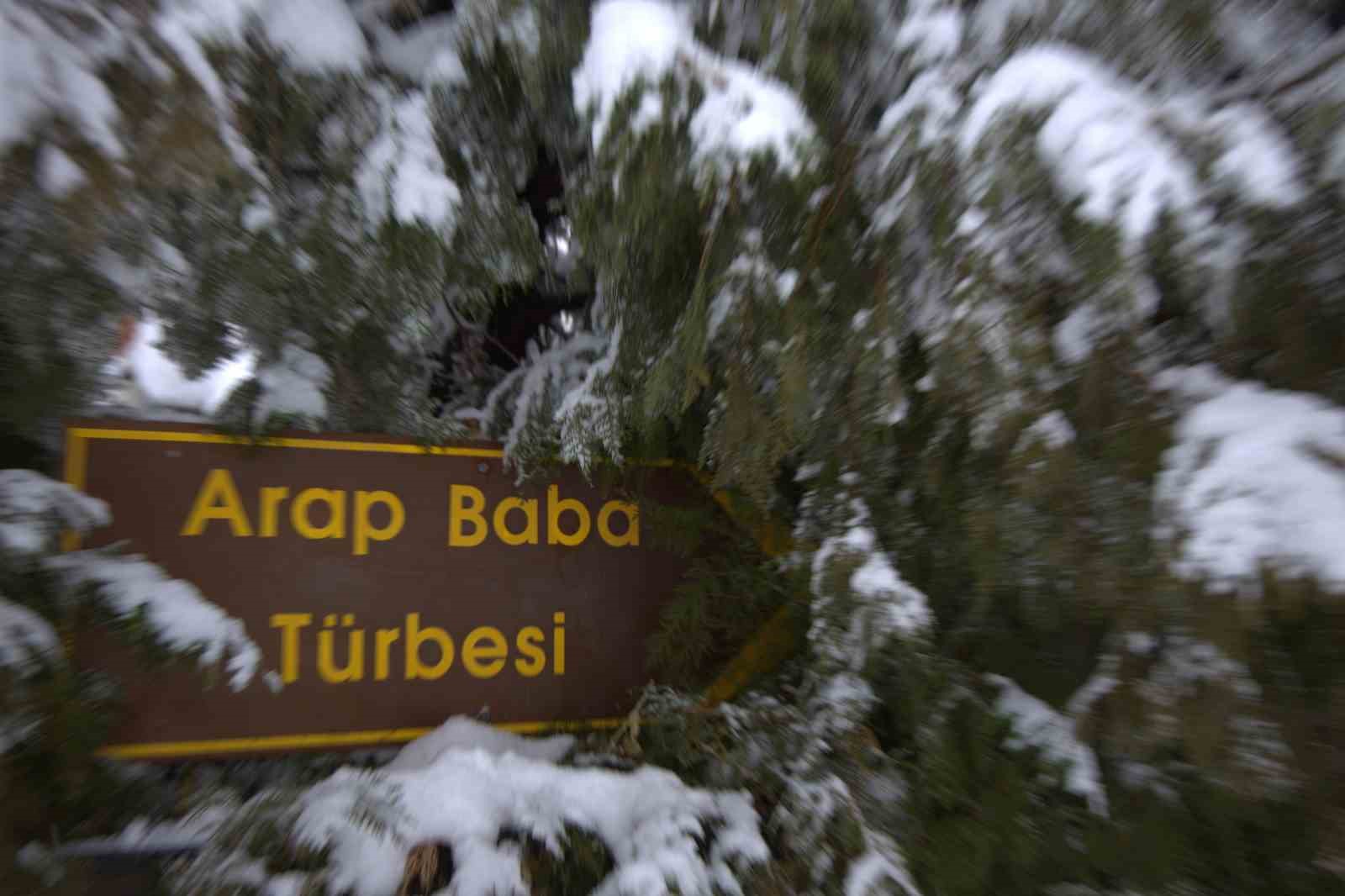 Yoğun kar yağışı Harput&rsquo;u yuttu, 4 bin yıllık tarih g&ouml;zden kayboldu
