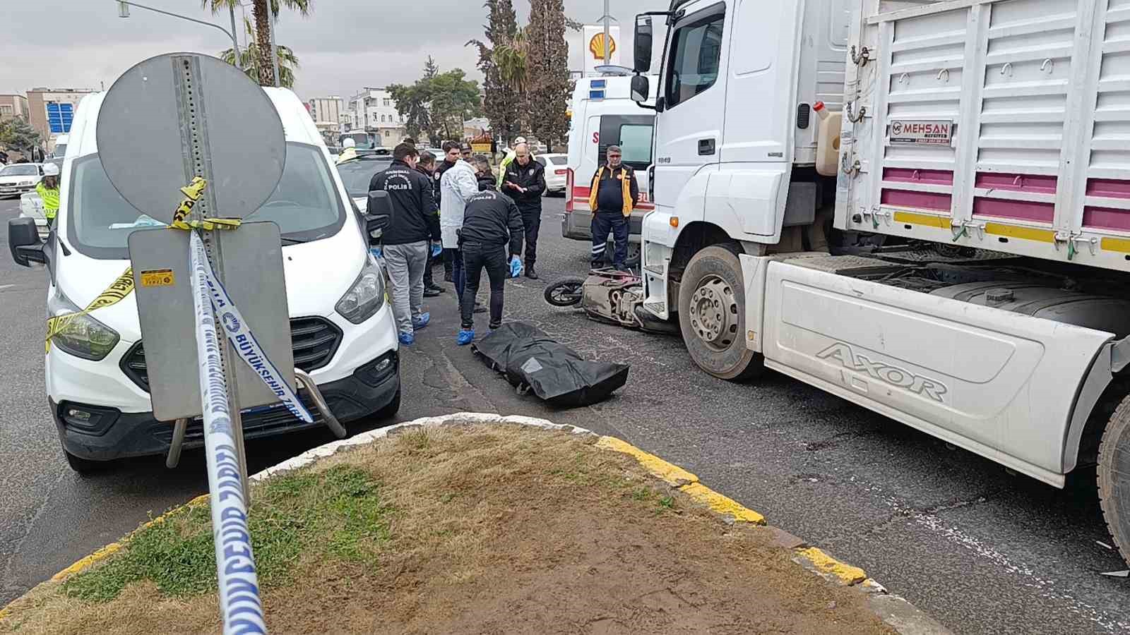 Şanlıurfa’da tır ile motosiklet çarpıştı: 1 ölü