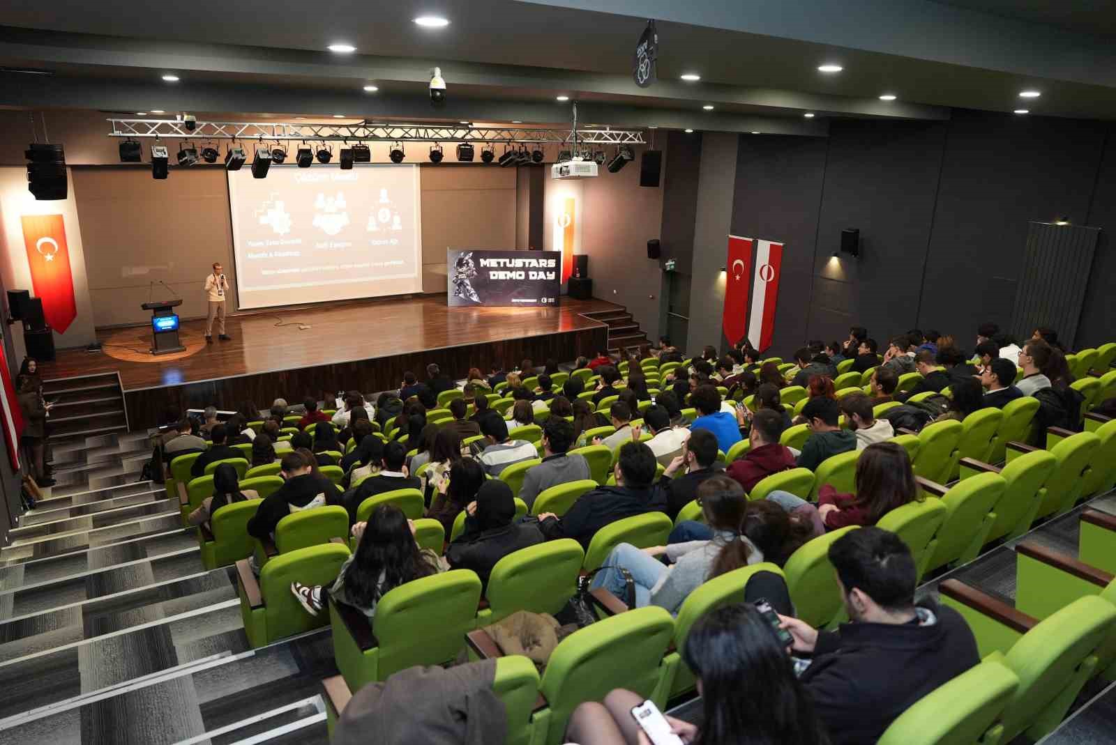 Türkiye’nin en başarılı öğrencileri girişimcilik sahnesinde