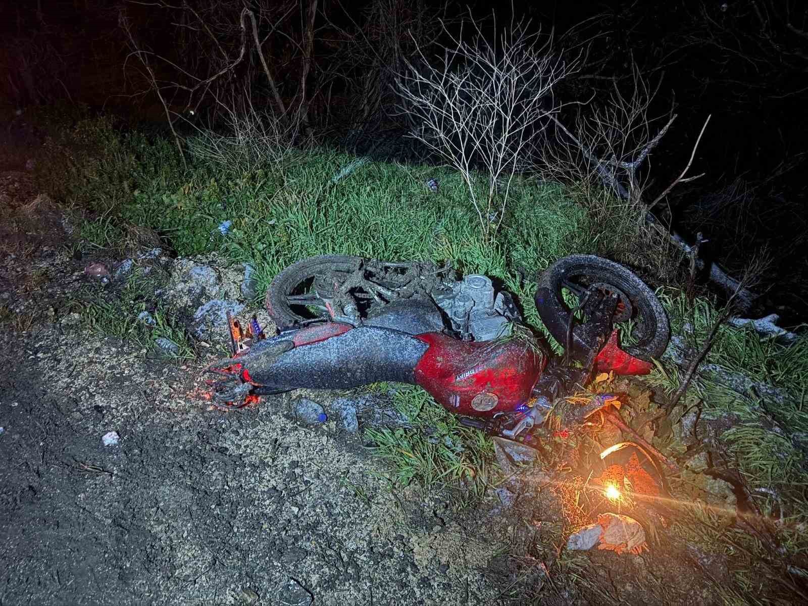 Motosikletten düşen genç ağır yaralandı