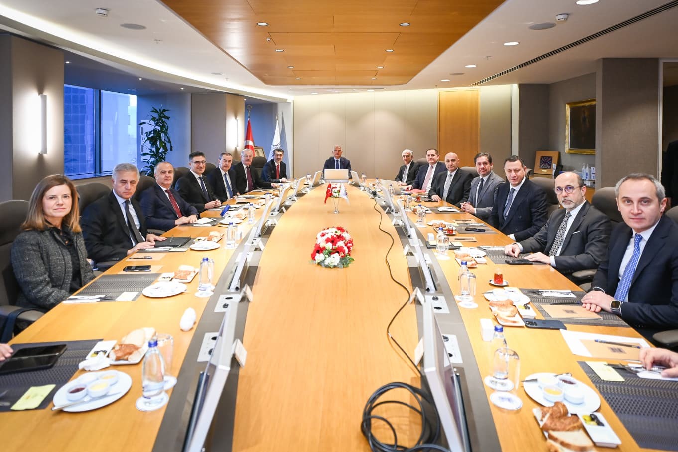 Bakan Ersoy: "B&ouml;lgesel krizlere rağmen turizm sekt&ouml;r&uuml;nde g&uuml;&ccedil;l&uuml; bir performans ortaya koyduk"
