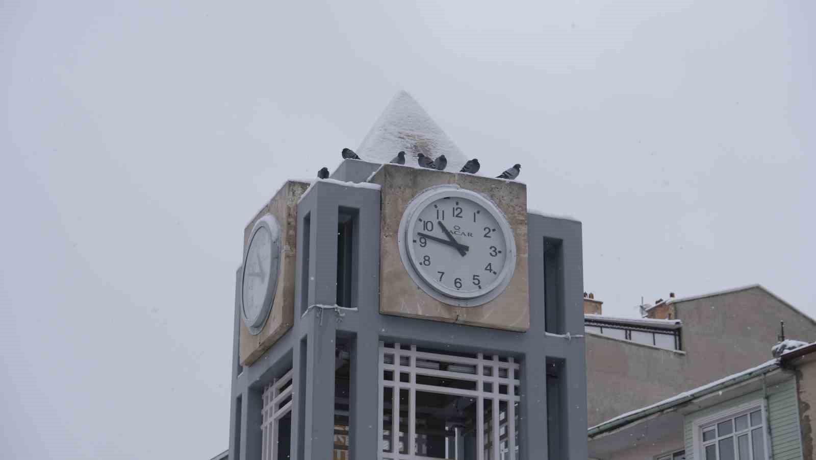 Karaman&rsquo;da kar yağışı sevindirirken kartpostallık manzaralar oluştu
