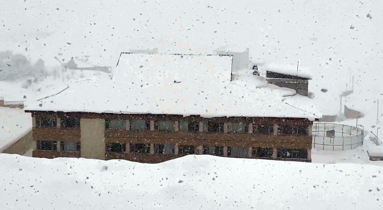 Y&uuml;ksekova&rsquo;da kar esareti
