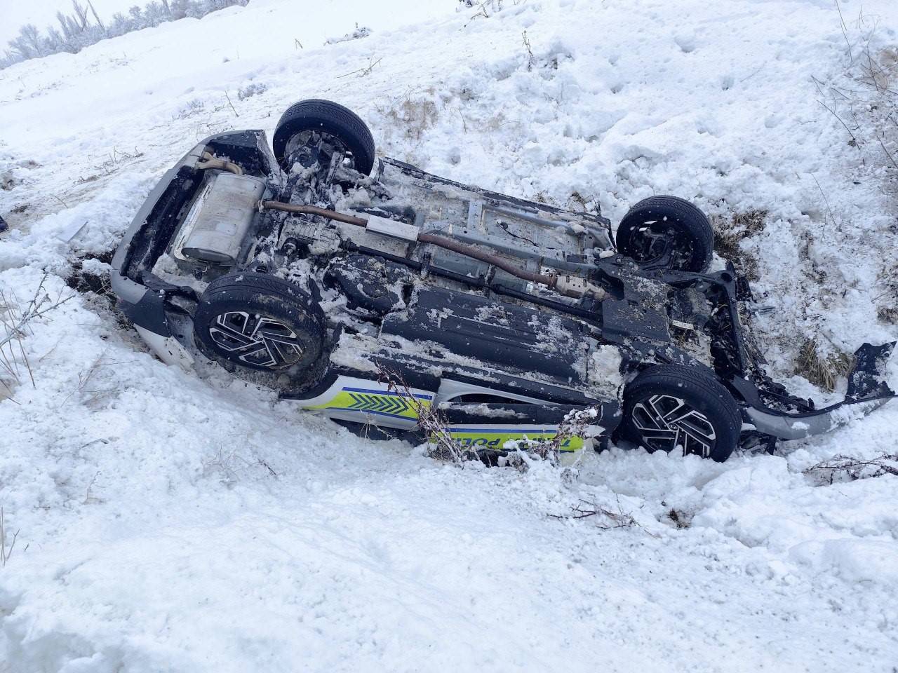 Erzincan&rsquo;da polis aracı şarampole u&ccedil;tu: 2 polis yaralandı

