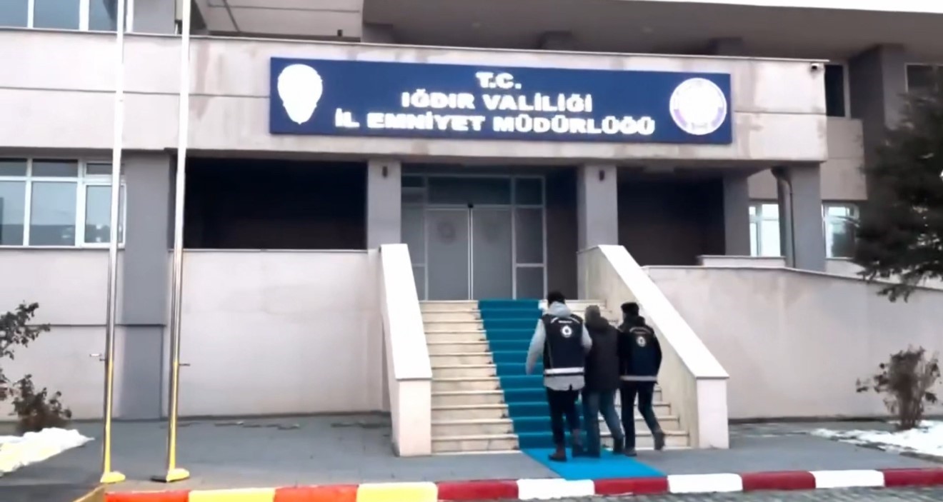 Iğdır’da 5 düzensiz göçmen yakalandı, sürücü tutuklandı